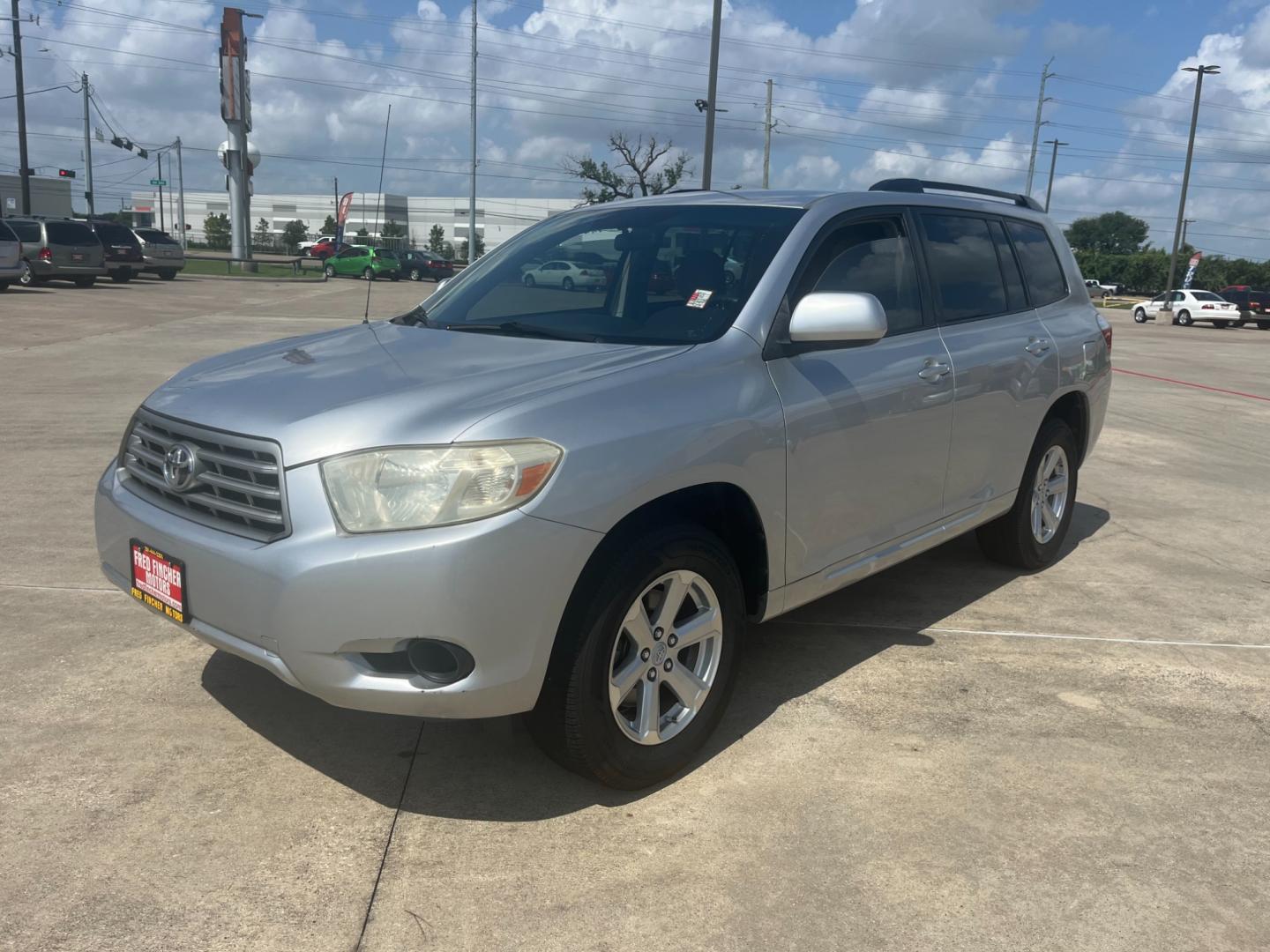 2009 SILVER /gray Toyota Highlander Base 2WD (JTEDA41A192) with an 3.5L V6 DOHC 24V engine, 5-Speed Automatic transmission, located at 14700 Tomball Parkway 249, Houston, TX, 77086, (281) 444-2200, 29.928619, -95.504074 - Photo#2